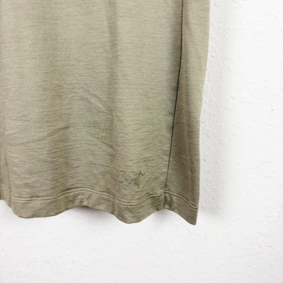 Arc'teryx A2B Wool Blend Short Sleeve Polo Shirt Mens Size Medium - Picture 2 of 5